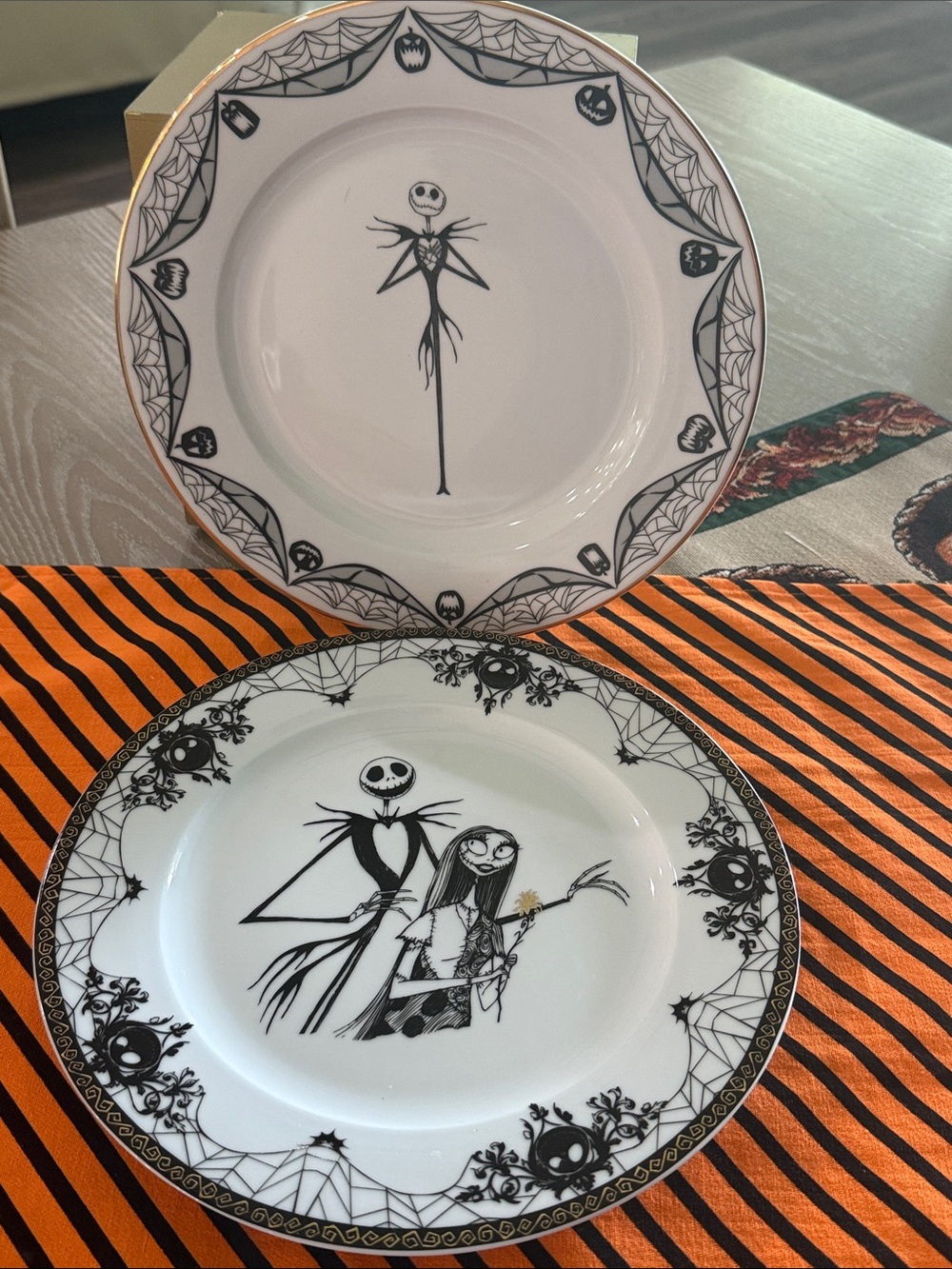 DISNEY THE NIGHTMARE BEFORE CHRISTMAS JACK & SALLY BLK & WH PLATES SET/2 NWT